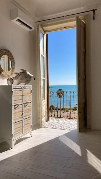 Apartamento Magellano Suite. Fronte Mare + Free Park + Wi-fi *